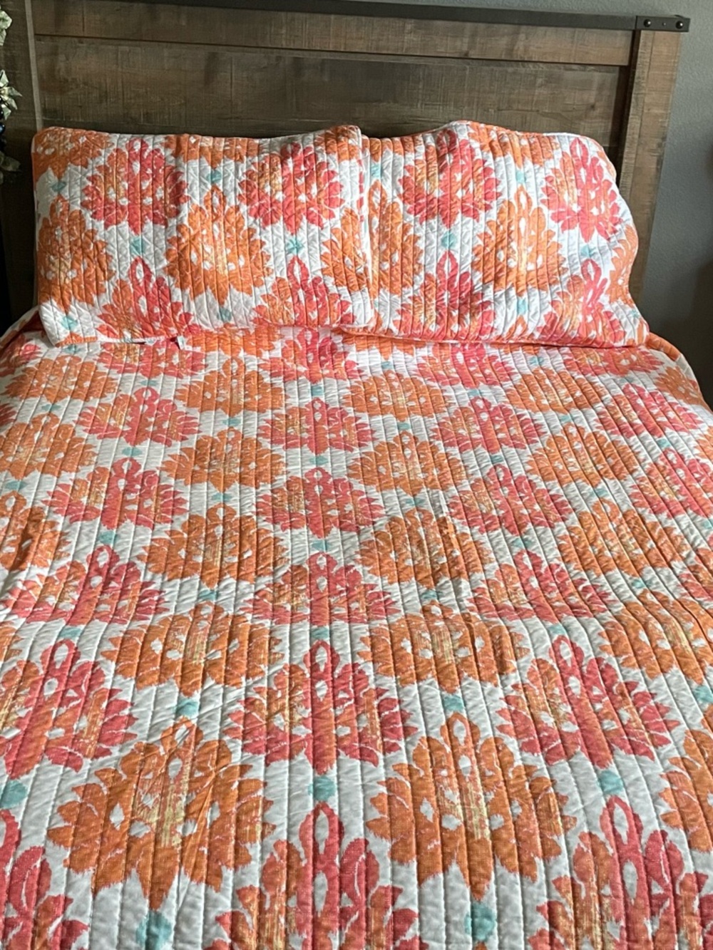 Nicole Miller - 88x92 Full/Queen - Pink/Orange Quilt w/ 2 Shams - Reversible - Picture 6 of 9
